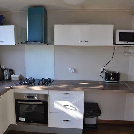 Ti Joli Caz En Bois Apartment Saint-Gilles-les Hauts Екстериор снимка